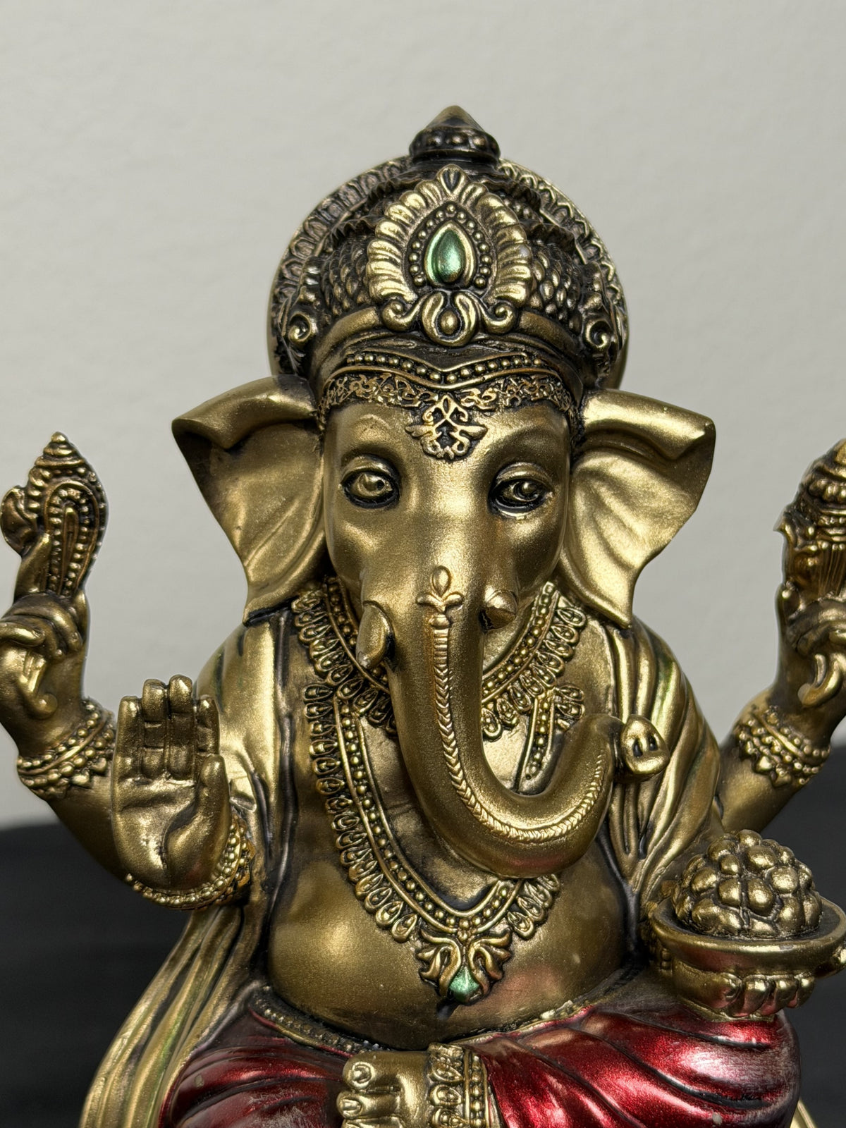 6.75" Tall Ganeshia Statue - Gold & Red
